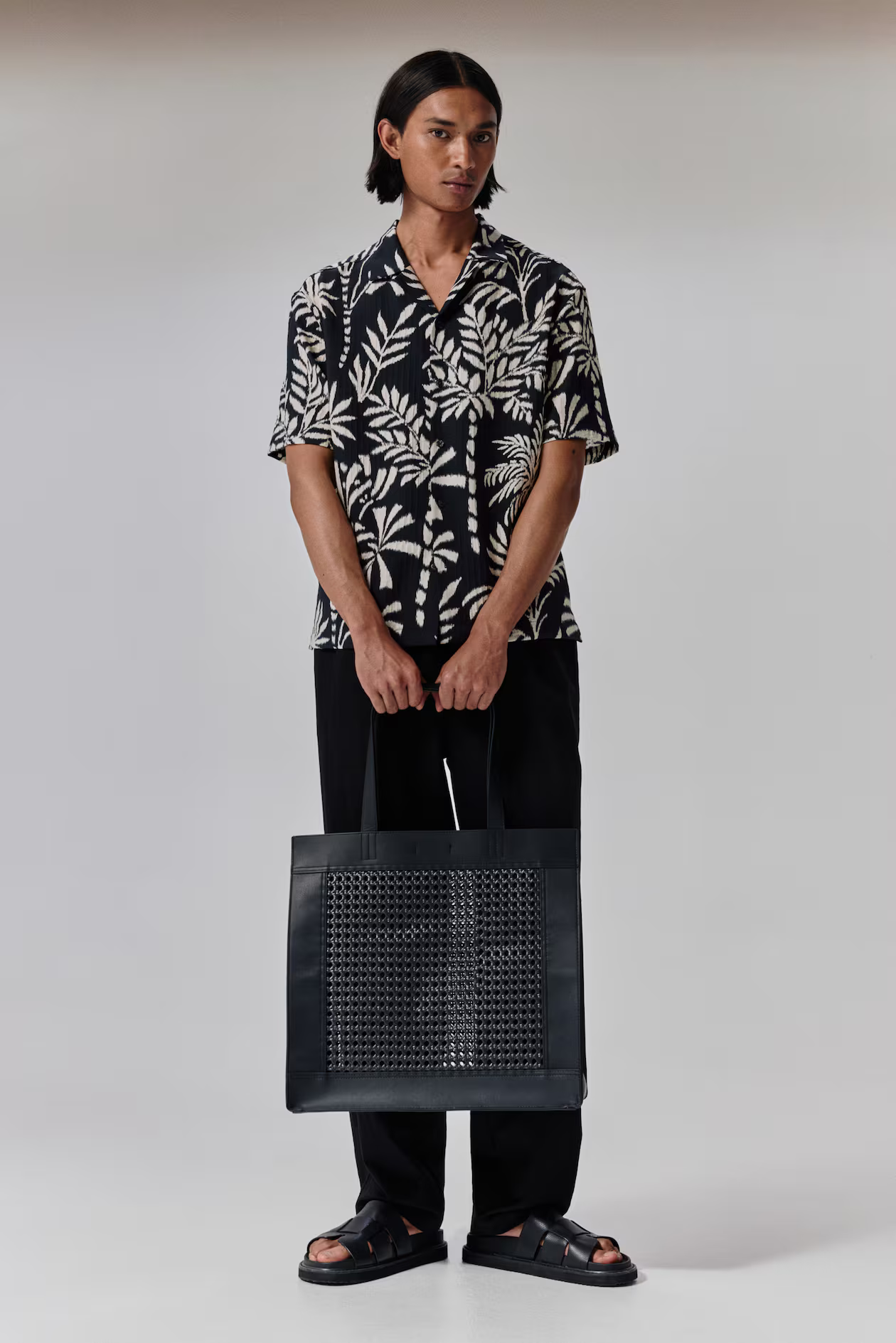 Black/Leaf-patterned